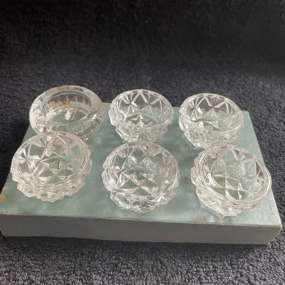 Vintage Set of 6 Vintage Crystal Glass Salt Cellars Japan NIB. - Picture 5 of 6